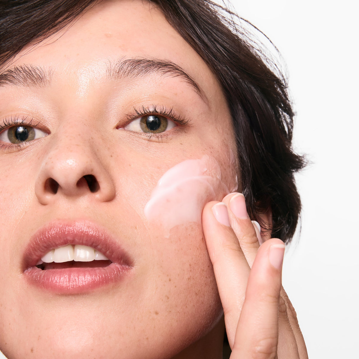 hydrating-cleanser-and-oil-free-moisturizer-duo-o9 01_LYDIA_12_APPLICATION_OMEGA_SUPERSIZE_036_1_8483aad9-c9a3-46f0-b735-539c739306ac.jpg