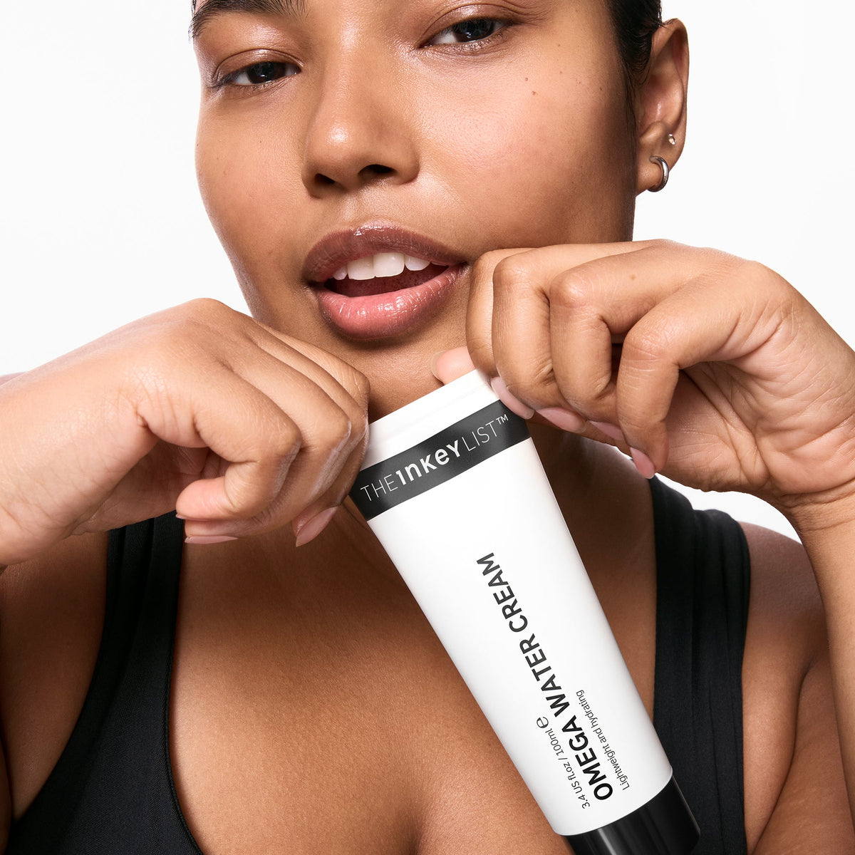 supersize-omega-water-cream-duo-l5 03_KAFFYA_07_HOLDING_OMEGA_SUPERSIZE_001.jpg