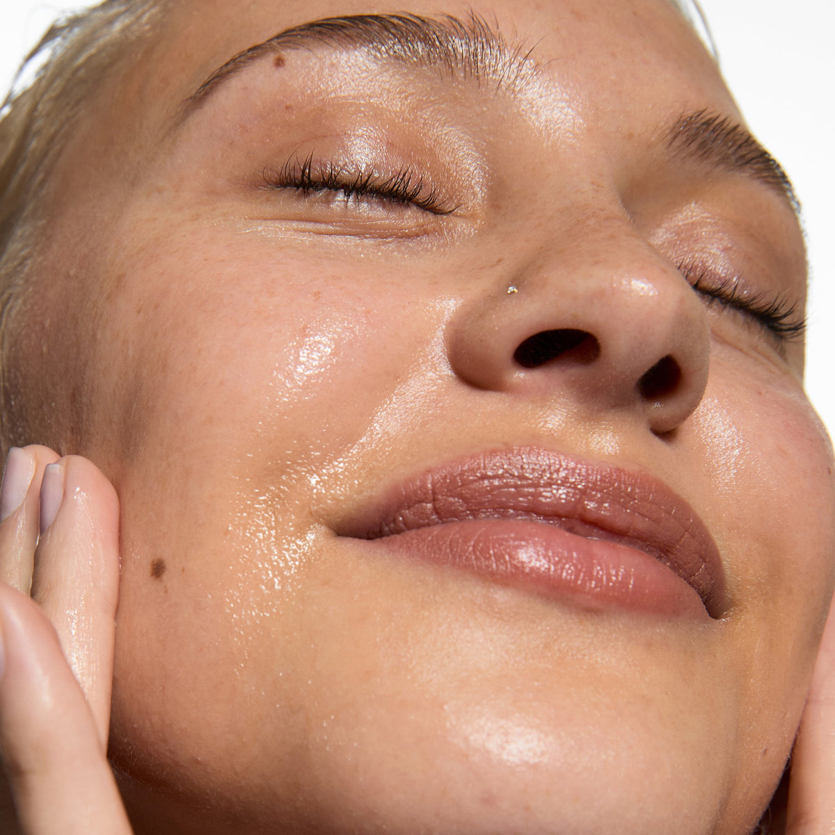 hyaluronic-acid-serum-60ml-h8 Hyaluronic_Acid_Model_2_2000x2000_07502246-6390-41e0-9c5d-49759c7550e9.jpg