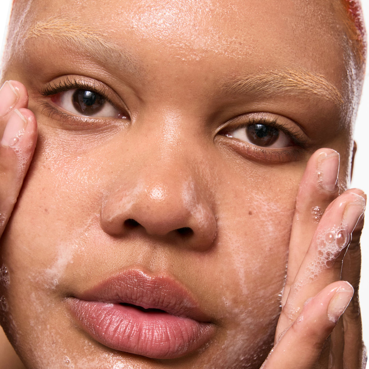 salicylic-acid-cleanser-duo-q9 Omega50_Model_2000x2000-1_ce0a3018-d6f0-4ed9-a17d-0096b80b29f6.jpg