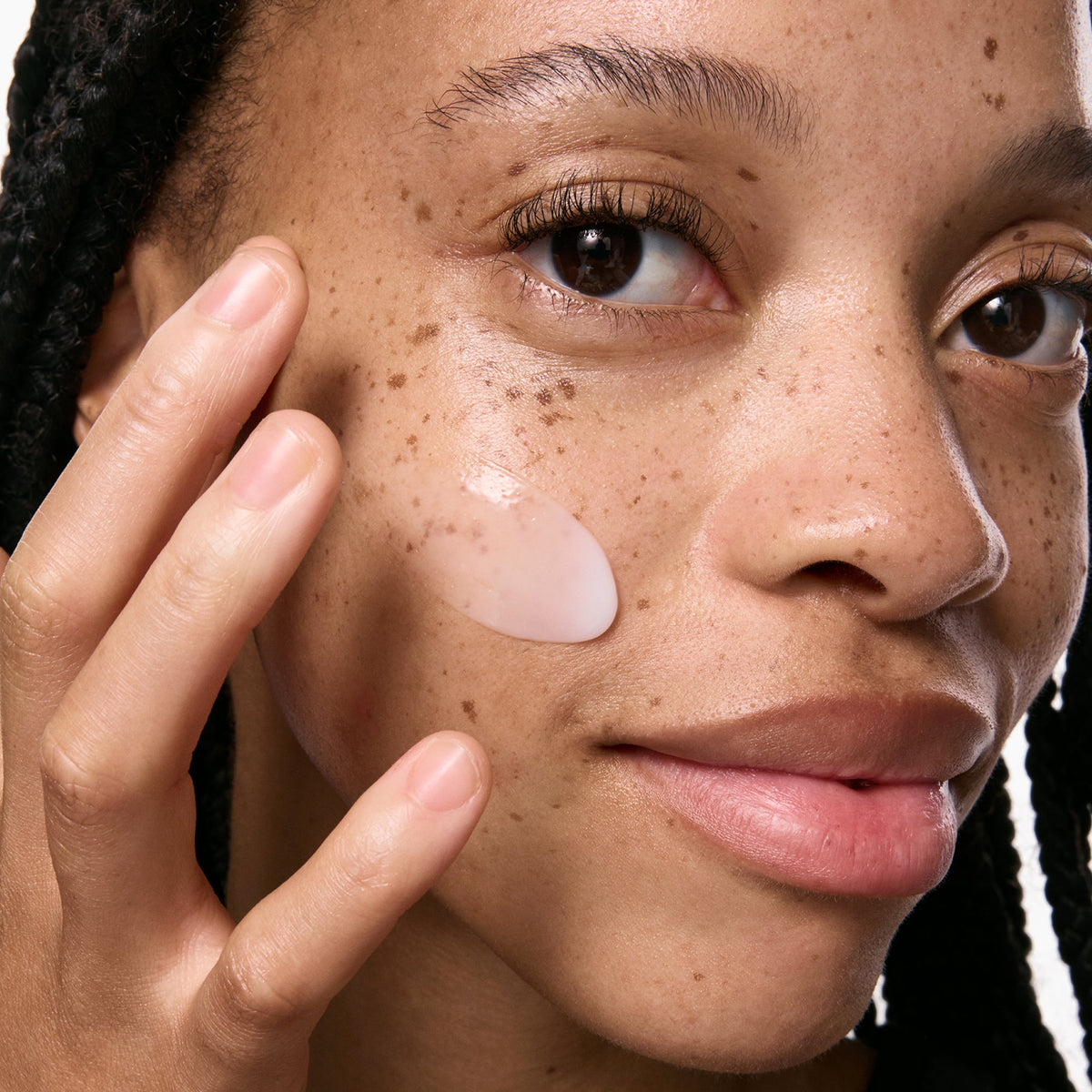 vitamin-b-c-and-e-moisturizer-y2 VitBC_E_ModelGoopMacro_2000x2000_bc64d363-139d-4699-88a9-2e0b1942763a.jpg
